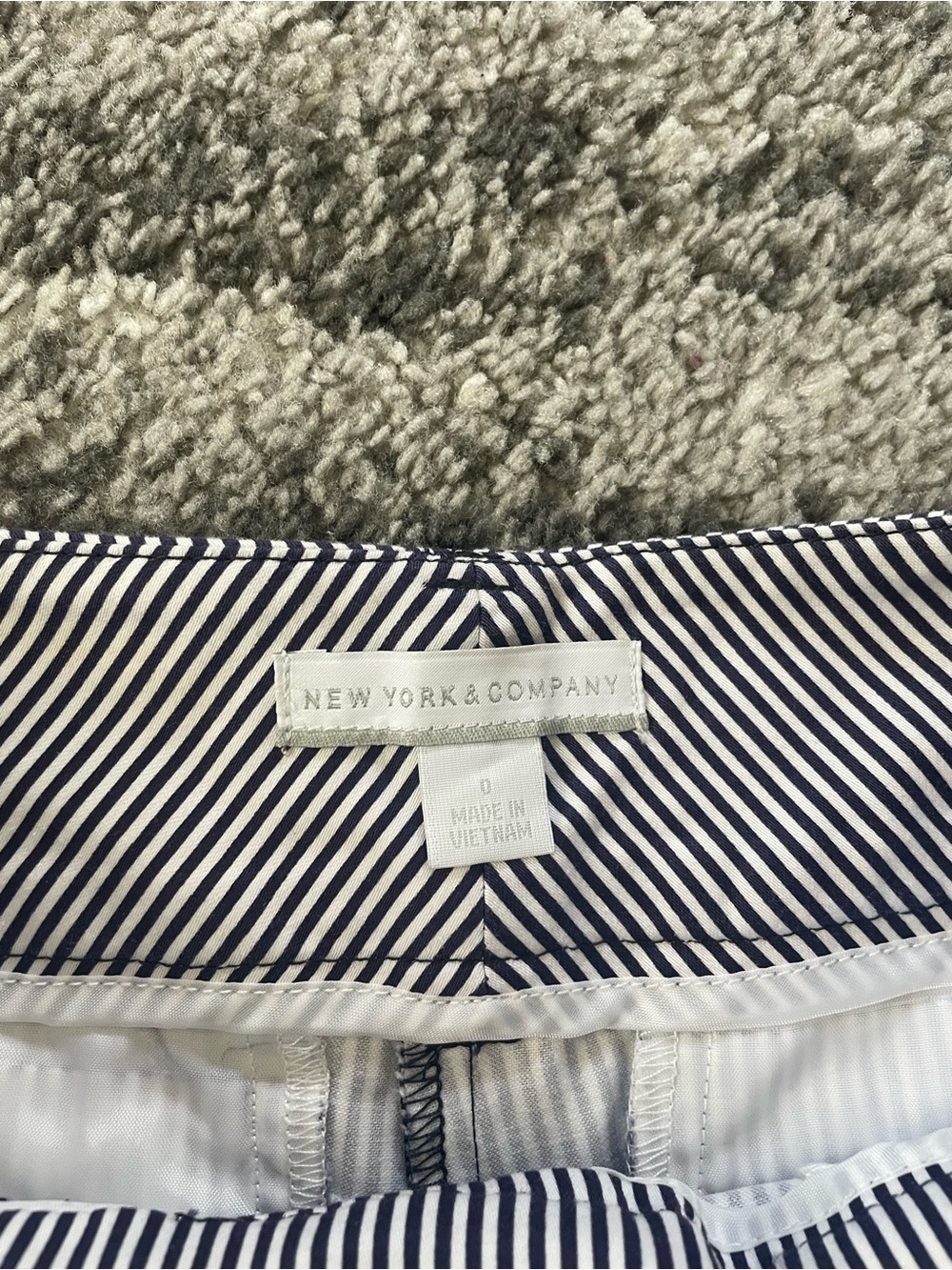 New York & Company Black-and-White Striped Short + LOFT Blue Eyelet Short BUNDLE - Picture 3 of 4